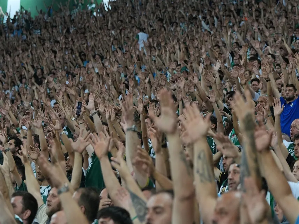 Bursaspor taraftarı tribünleri doldurdu ligin seyirci rekorunu kırdı