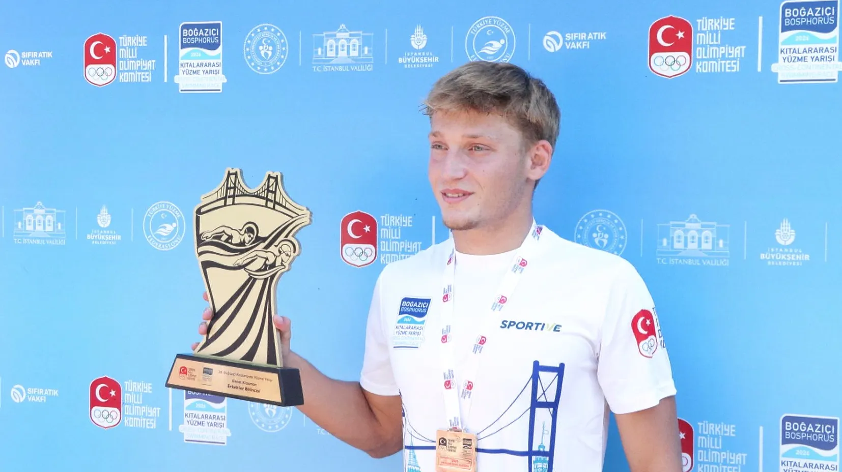 Boğaz'da 38. Kıtalararası Yüzme Yarışı 64 ülkeden 2 bin 500 sporcu kulaç attı