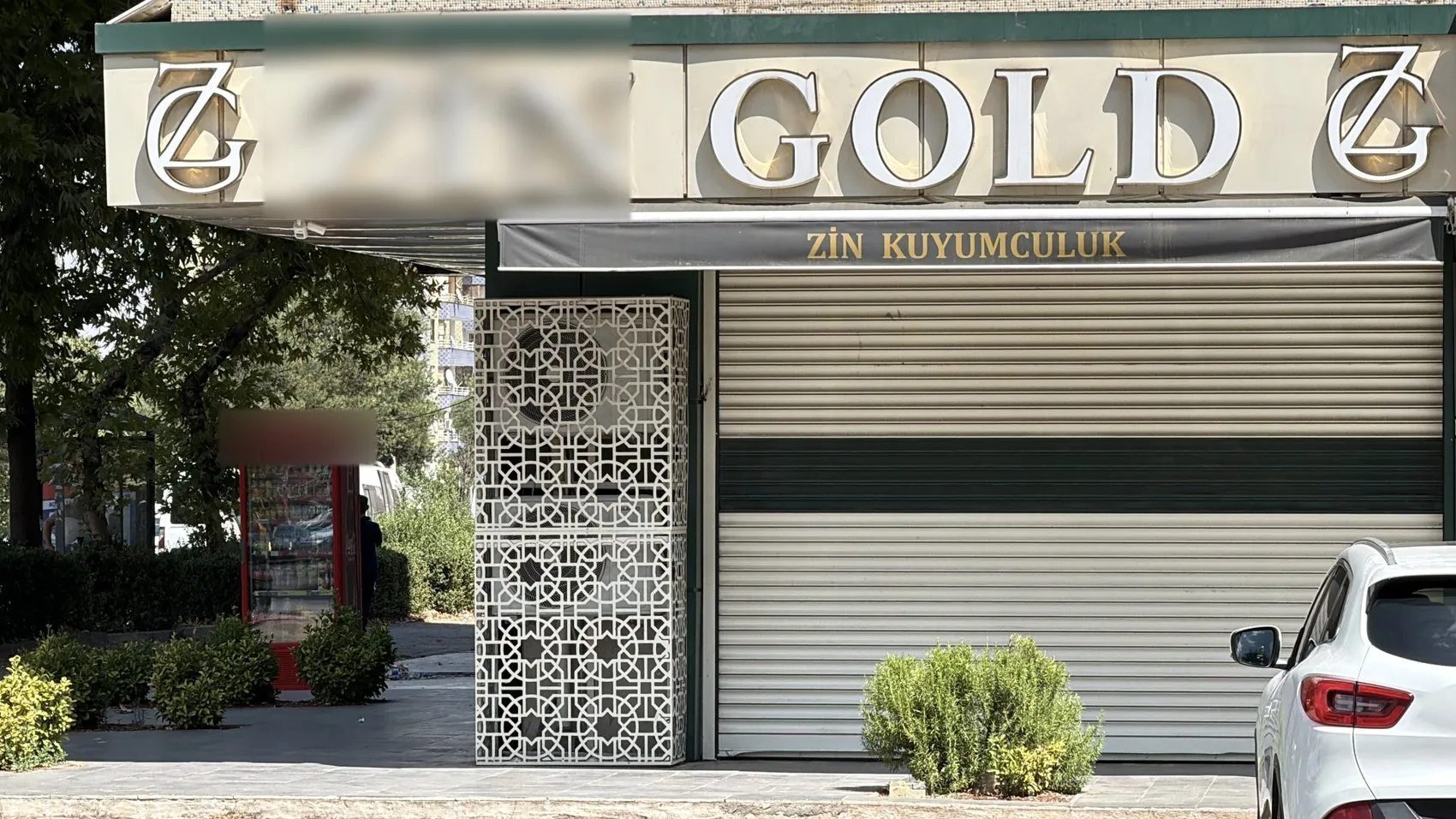 Diyarbakır kuyumcuları kepenkleri indirdi