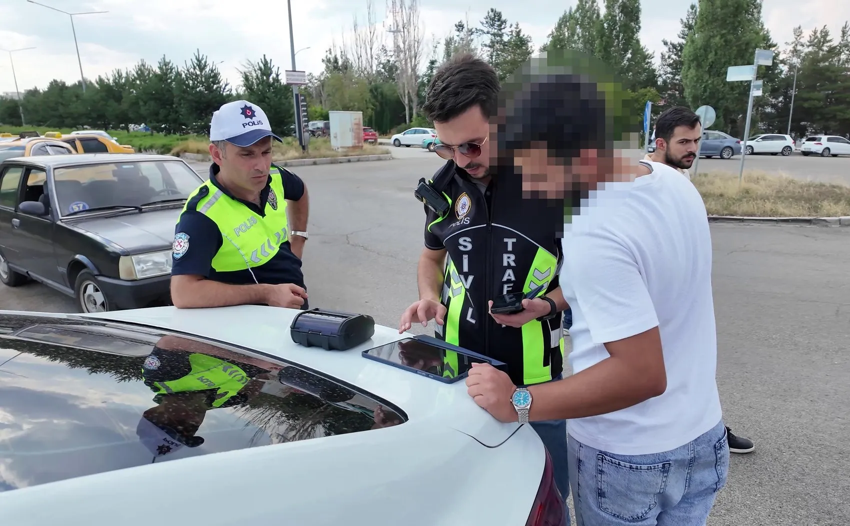 Taksicinin korsan avı pahalıya patladı: Hem yakalattı hem de ceza yedi