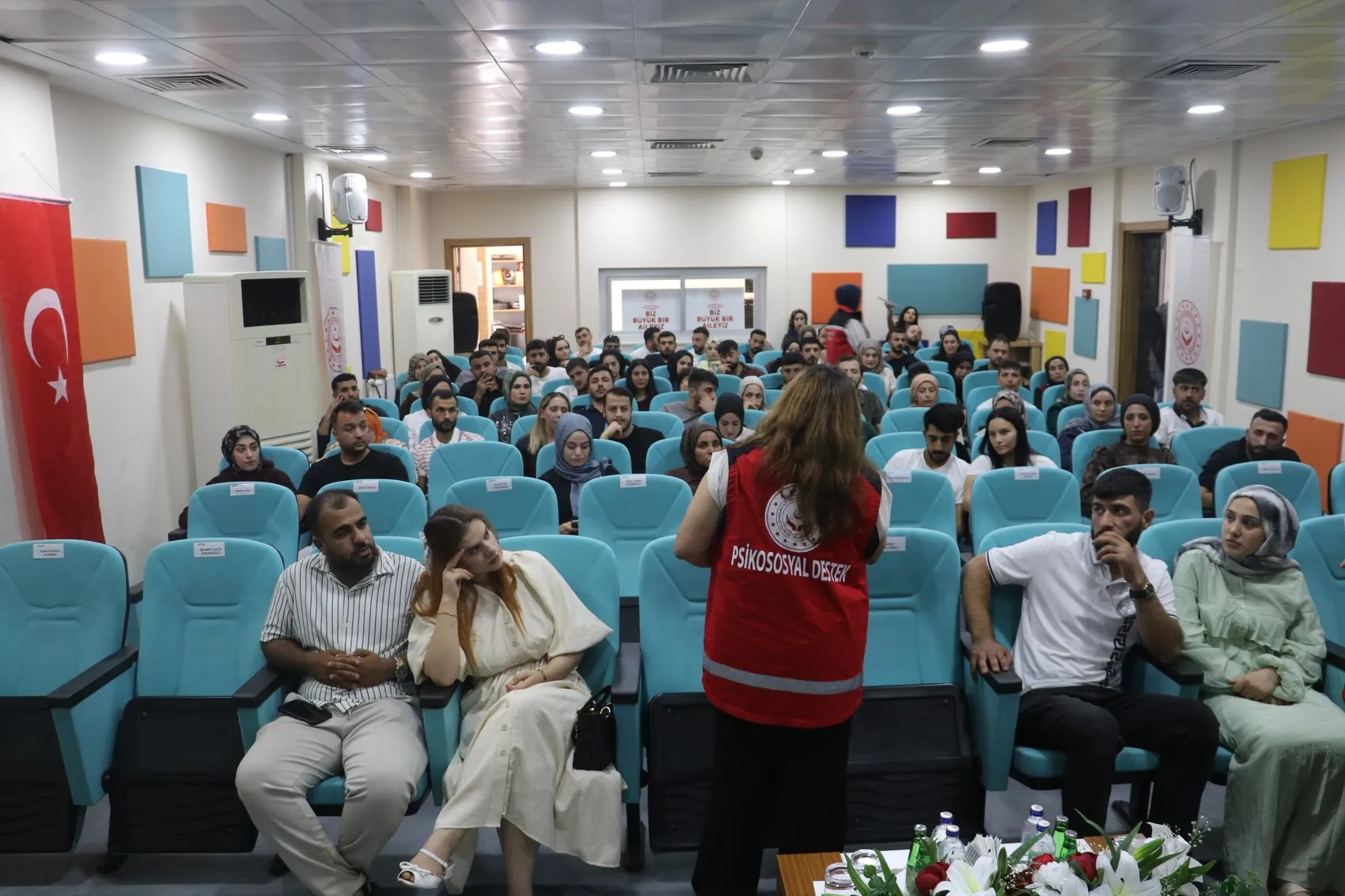 Evlilik kredisi kullanan gençlere TOKİ konutlarında öncelik hakkı geliyor