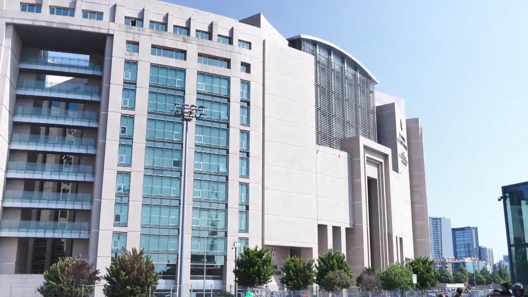 Kızını istediği aile dostuna 200 gram altın kaptırdı, alacağını isterken cezaevine girdi