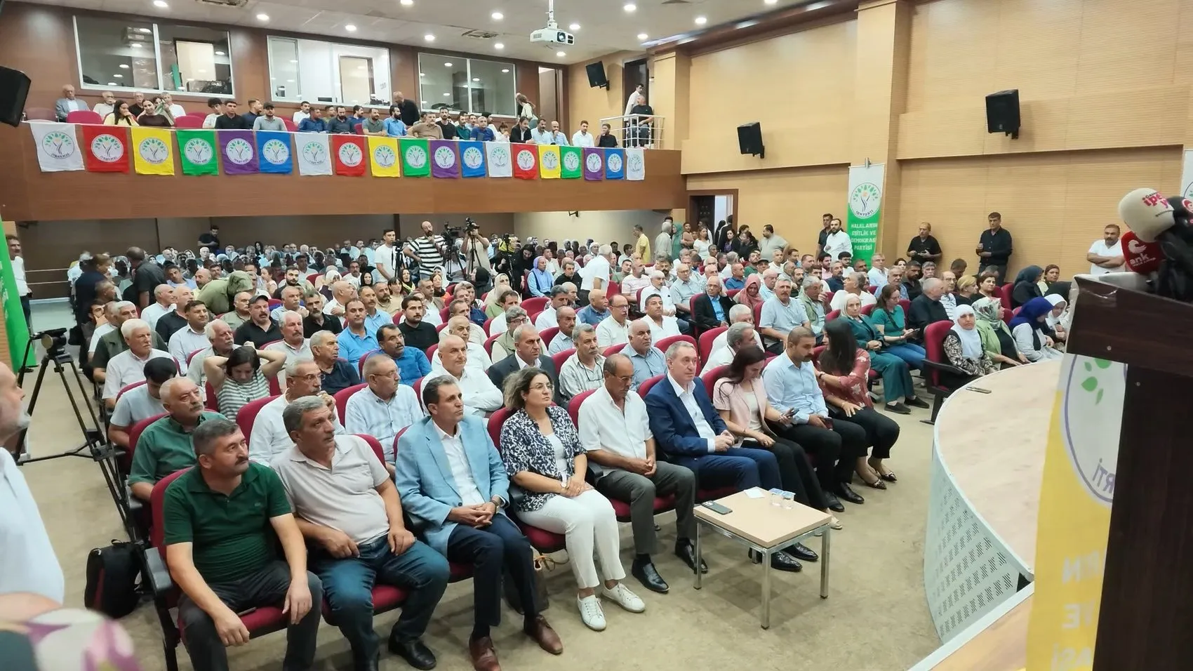 Şanlıurfa'da DEM Parti Eş Genel Başkanı Bakırhan 'Kürt meselesi siyasi zeminde çözülmeli'