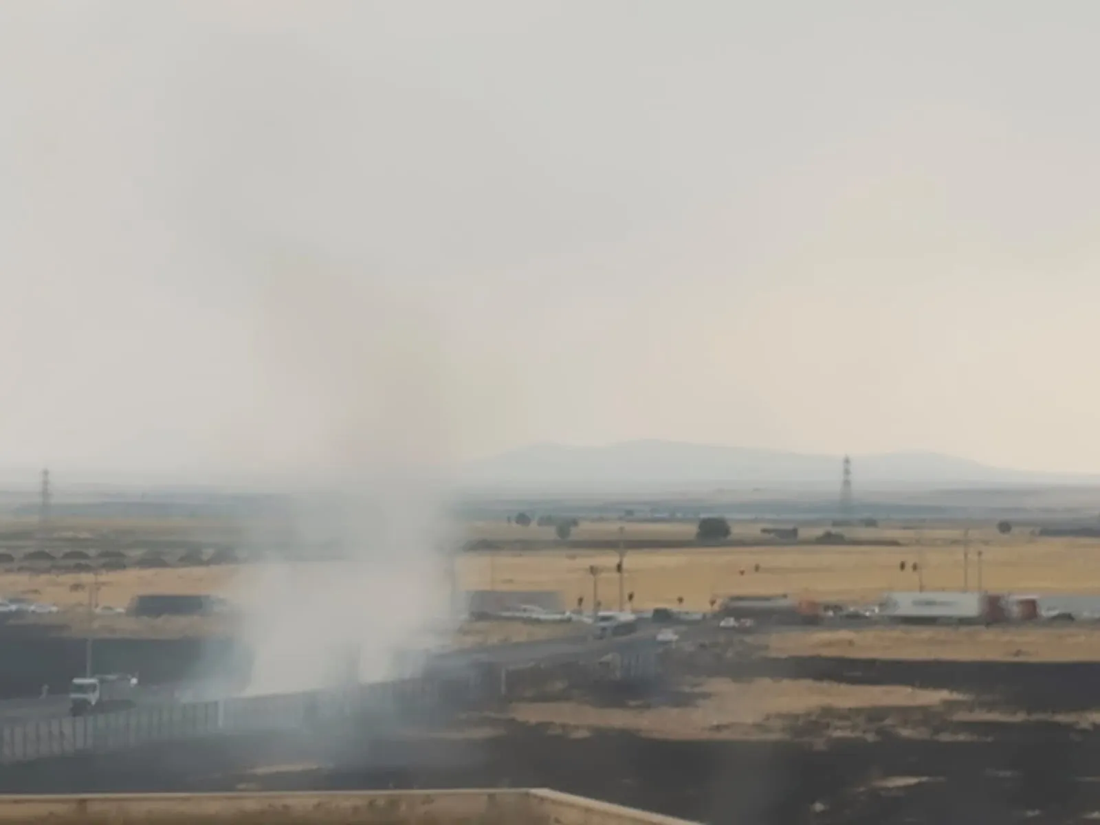 Diyarbakır'da hastane bölgesinde anız yangını paniği yaşandı