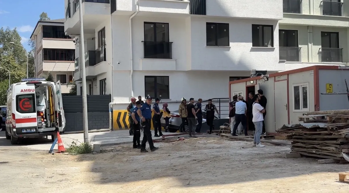 Tuzla'da temizlik için girdiği çukurda hayatını kaybetti