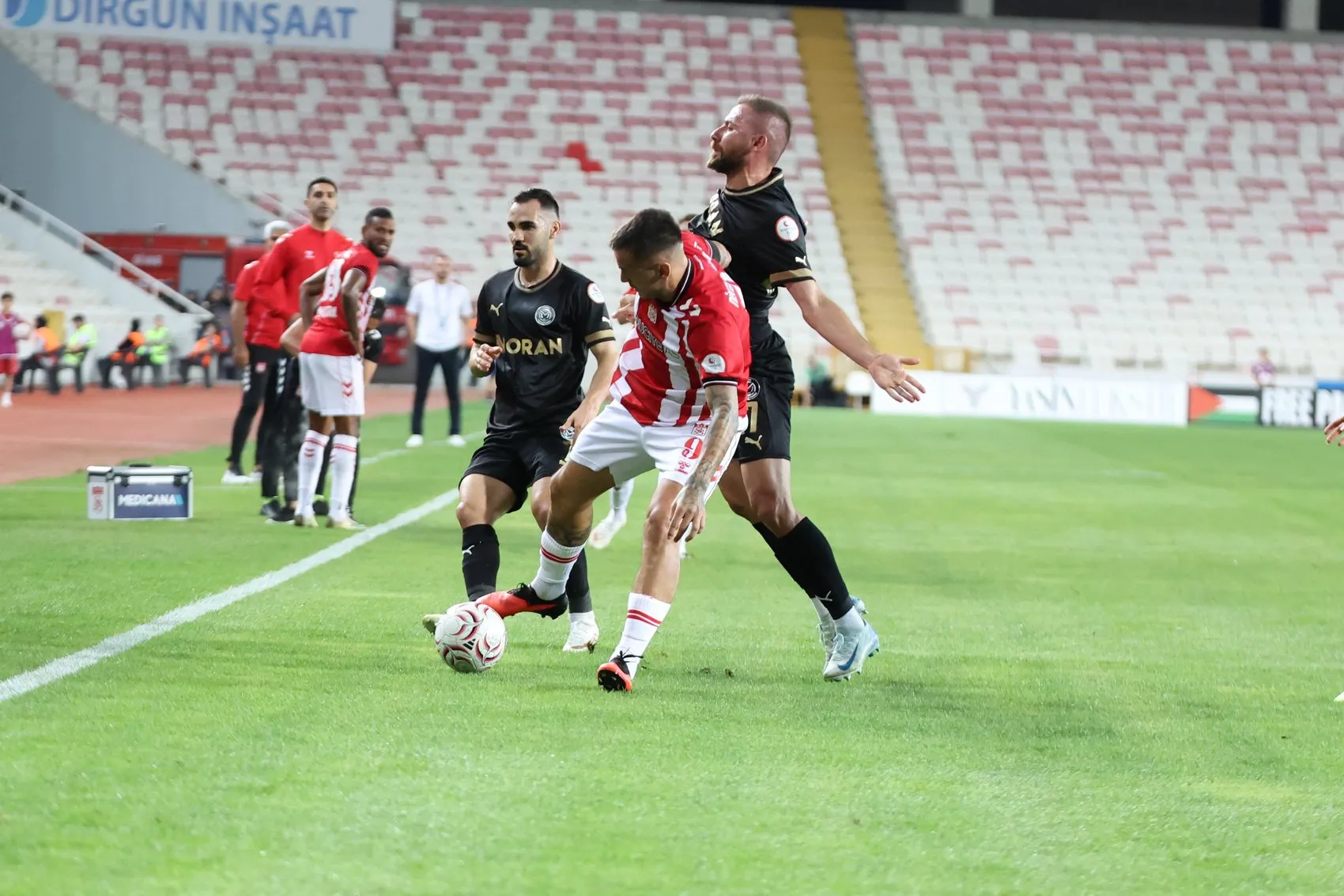 Manaj'dan iki gol, Sivasspor'a bir puan