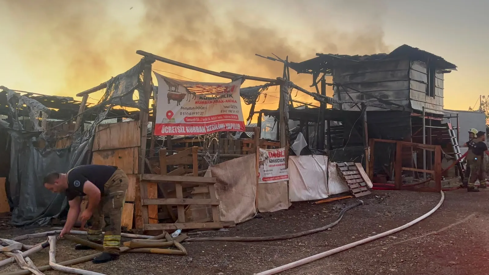 Bursa Yıldırım’da bir çiftlik alevlere teslim oldu