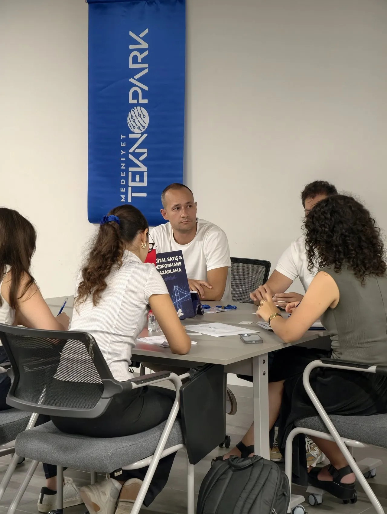 Bankalar ve teknoloji girişimleri ortak gelecek için masaya oturdu