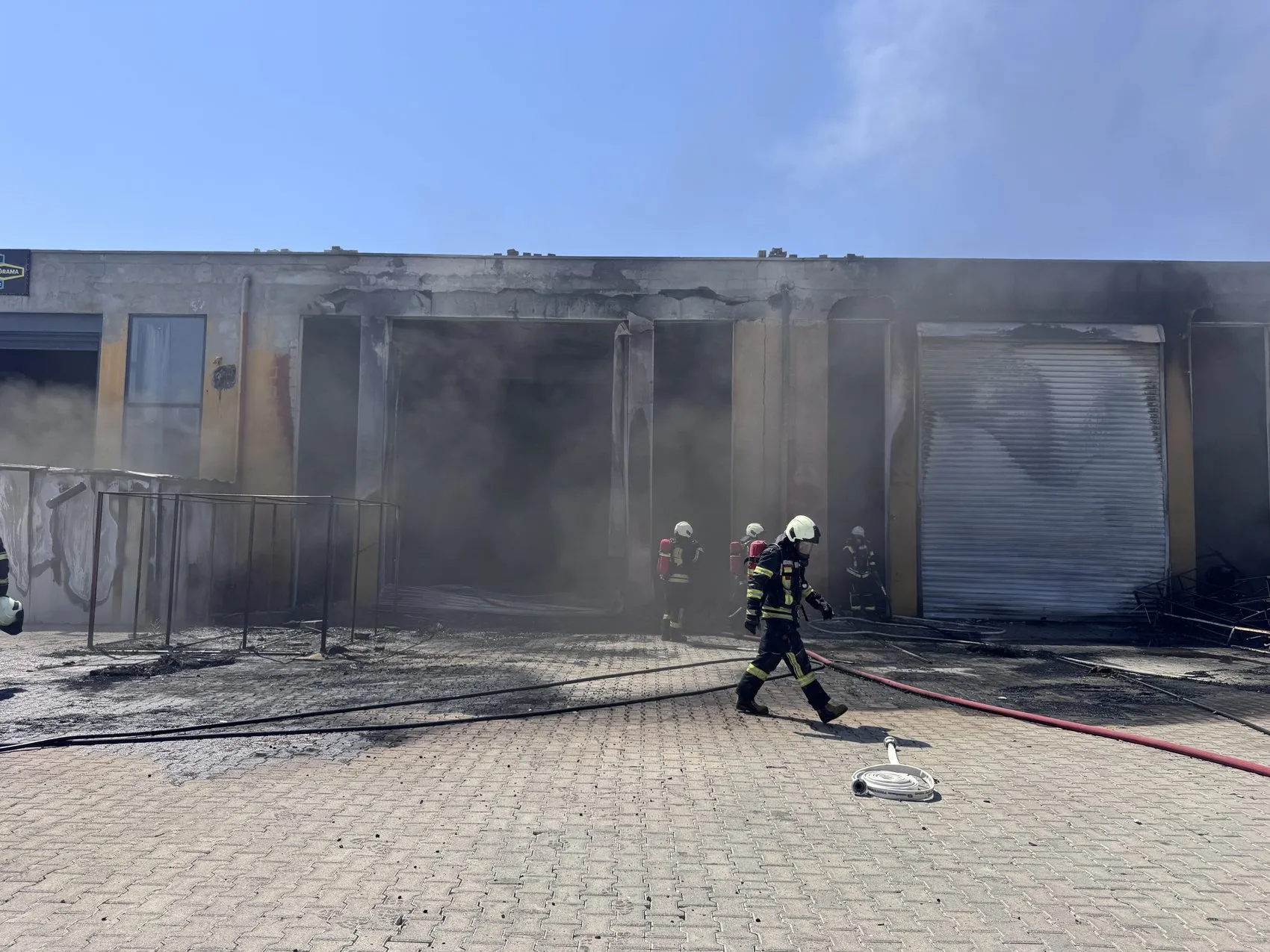 Kayseri'de sanayi sitesindeki sünger atölyesi alevlere teslim oldu