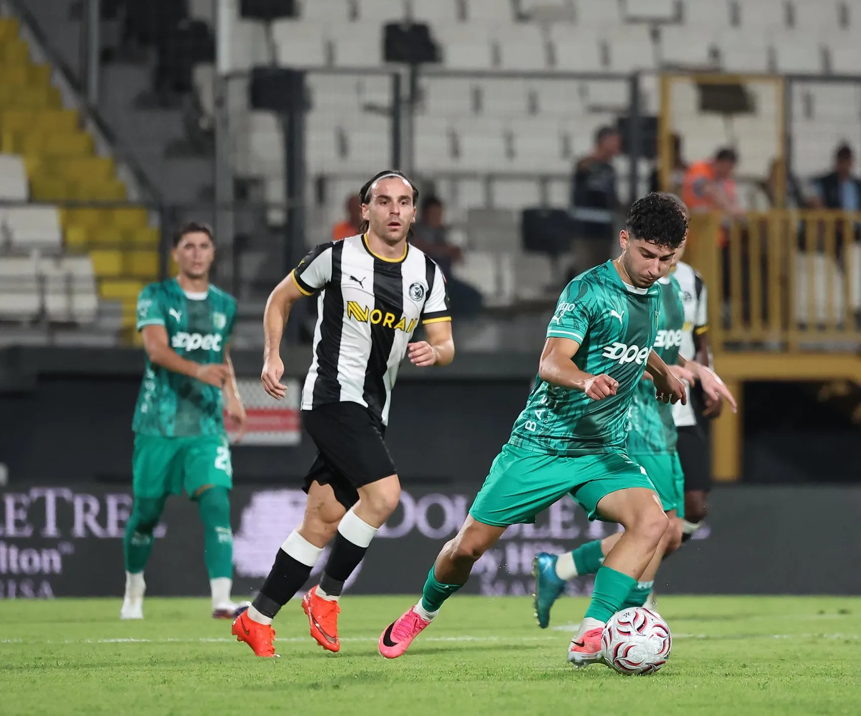 Manisa FK ve Bodrum FK karşılaşmasının perde arkası objektiflere yansıdı