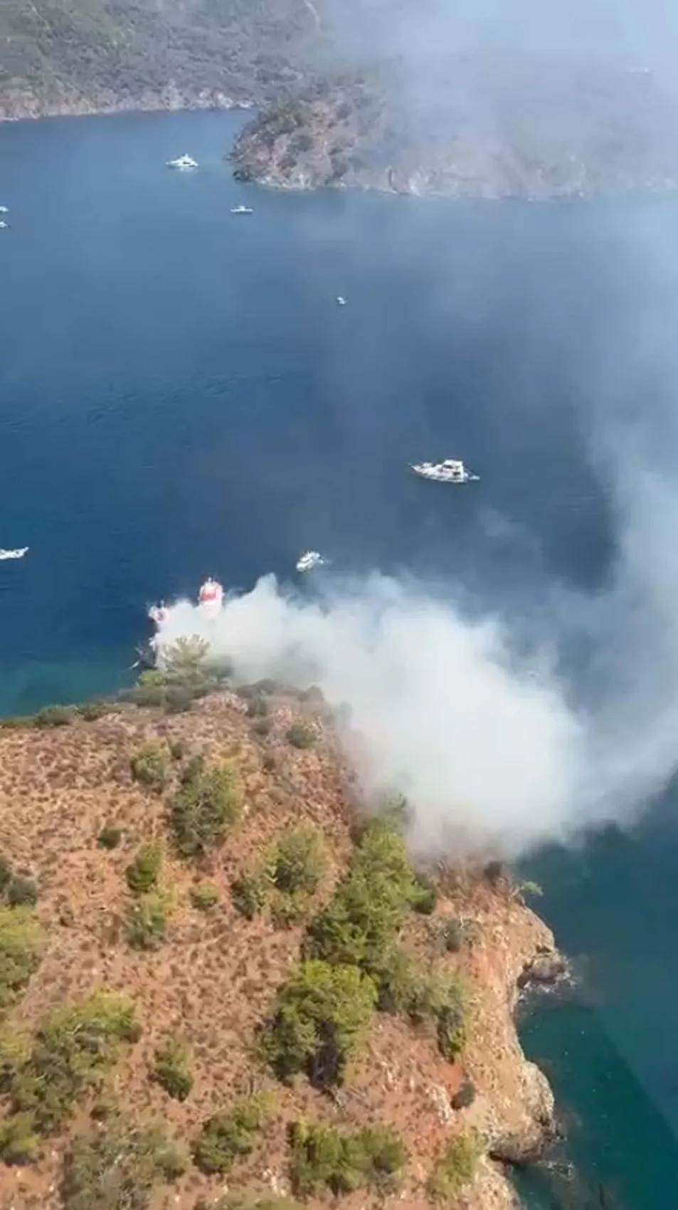 Fethiye’de gezi teknesi yandı 115 yolcu denize atladı