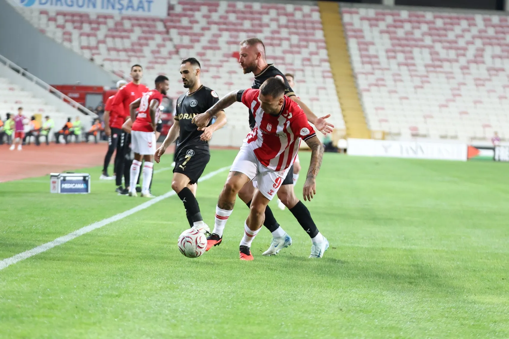 Manaj'dan iki gol, Sivasspor'a bir puan