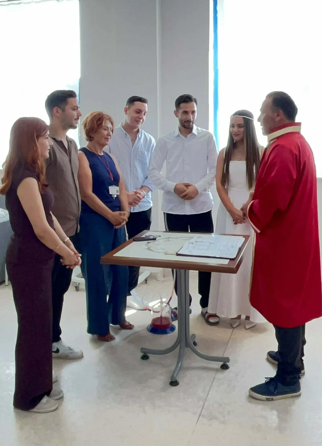 Trafik kavgasında bıçaklanan genç hastane odasında evlendi