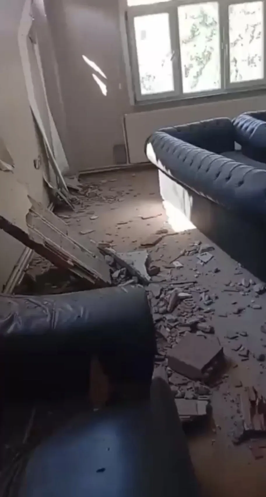 Koltuğunda uzanırken duvarı yıkılan adam Kimse bizi uyarmadı