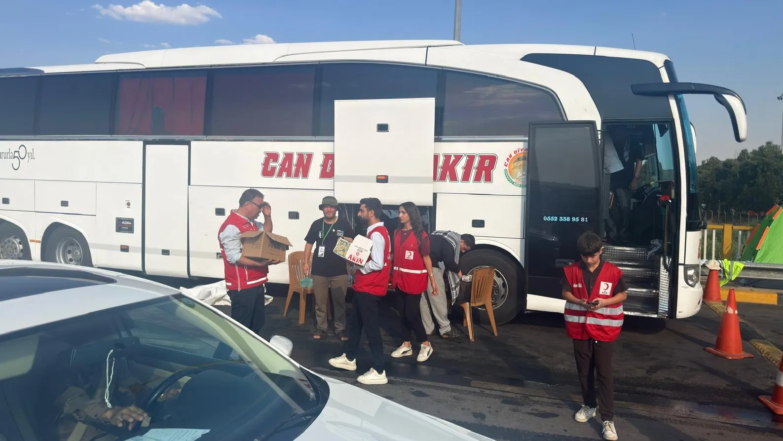 Sınırda mahsur kalan Filistin konvoyuna Kızılay’dan destek