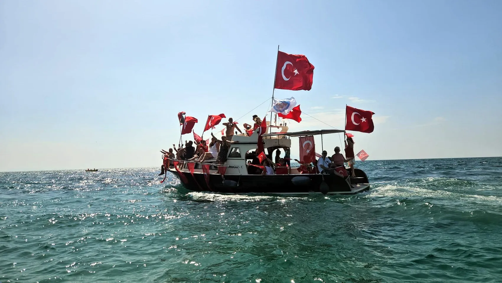 Saros Körfezi'nde dev konvoy: 200 tekneyle zafer selamı