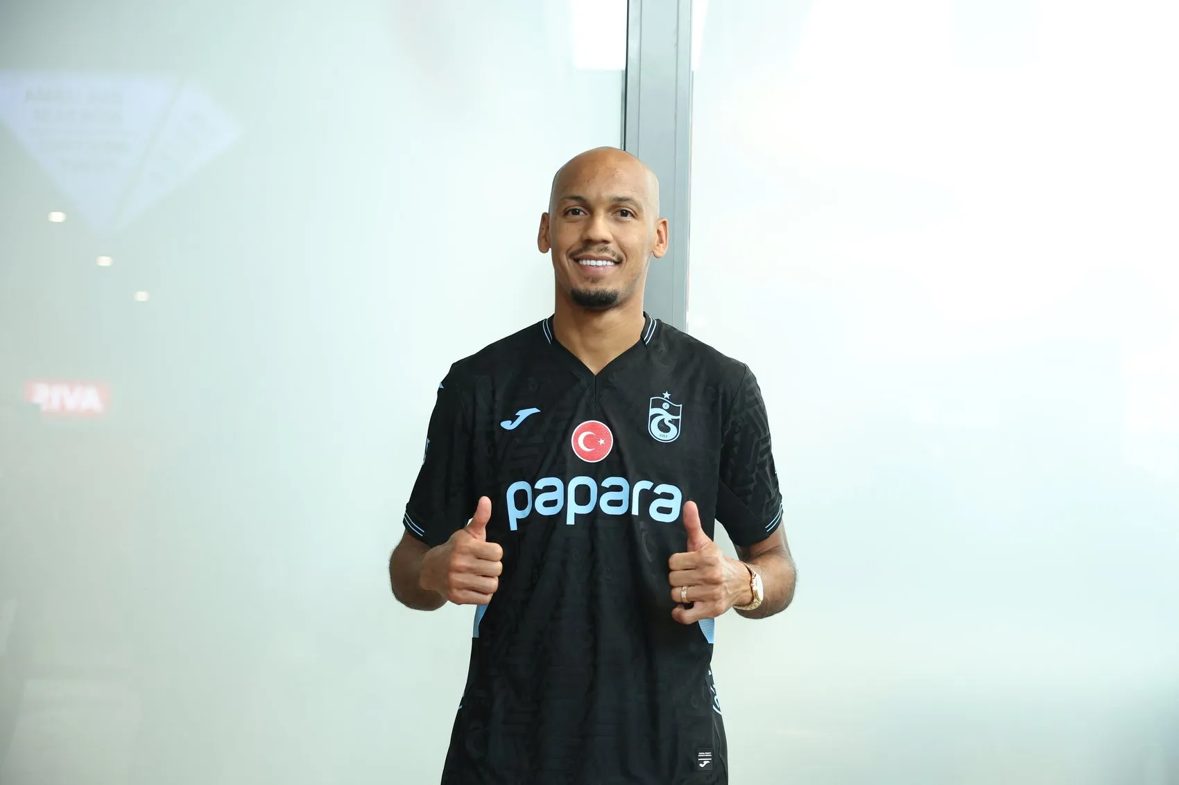 Fabinho Trabzon'da, taraftar havalimanında coşkuyla karşıladı