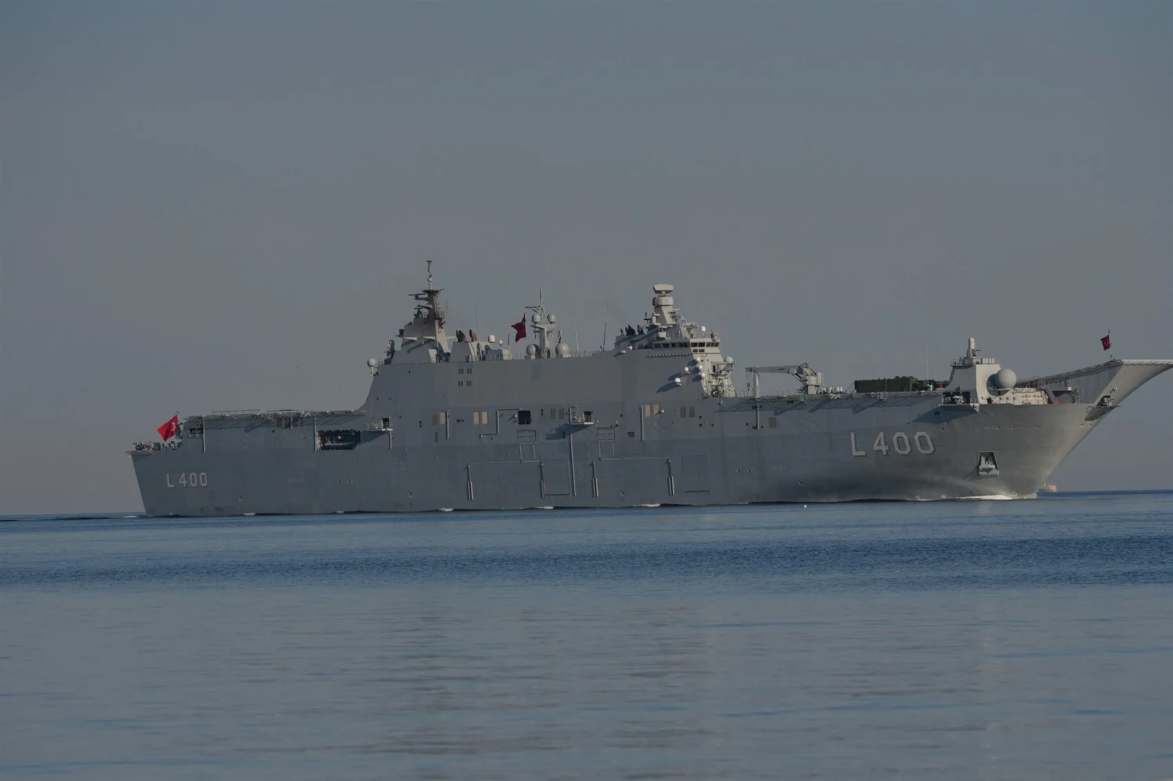 TCG Anadolu Yalova kıyılarında gövde gösterisi yaptı