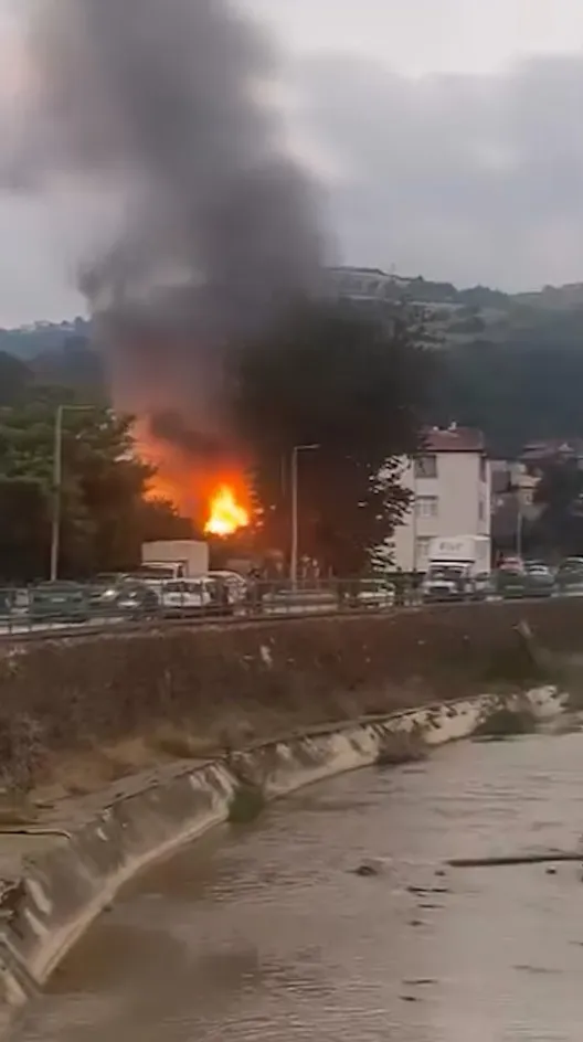 Samsun Tekkeköy'de depoda korkutan yangın