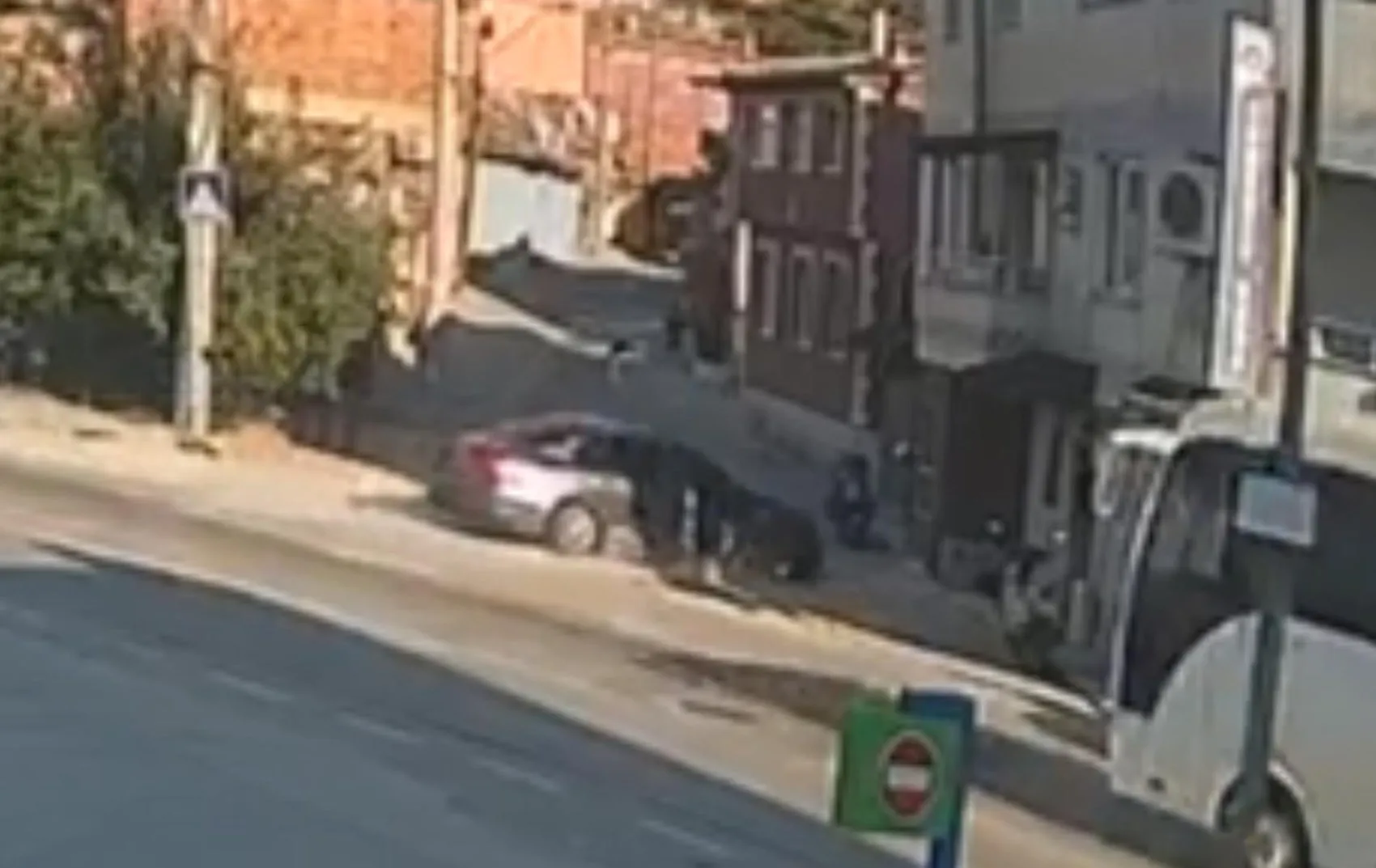 Edirne'de polisten kaçan göçmen araçları kaza yaptı