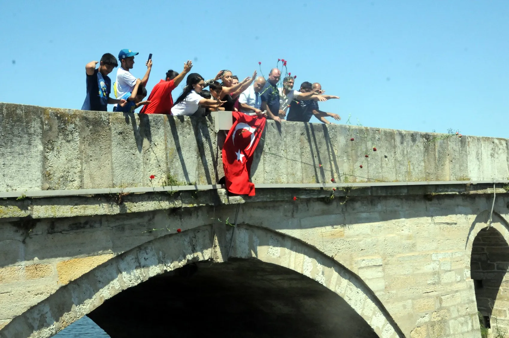 Edirne’de Roman soykırımı kurbanları Meriç Nehri kıyısında anıldı