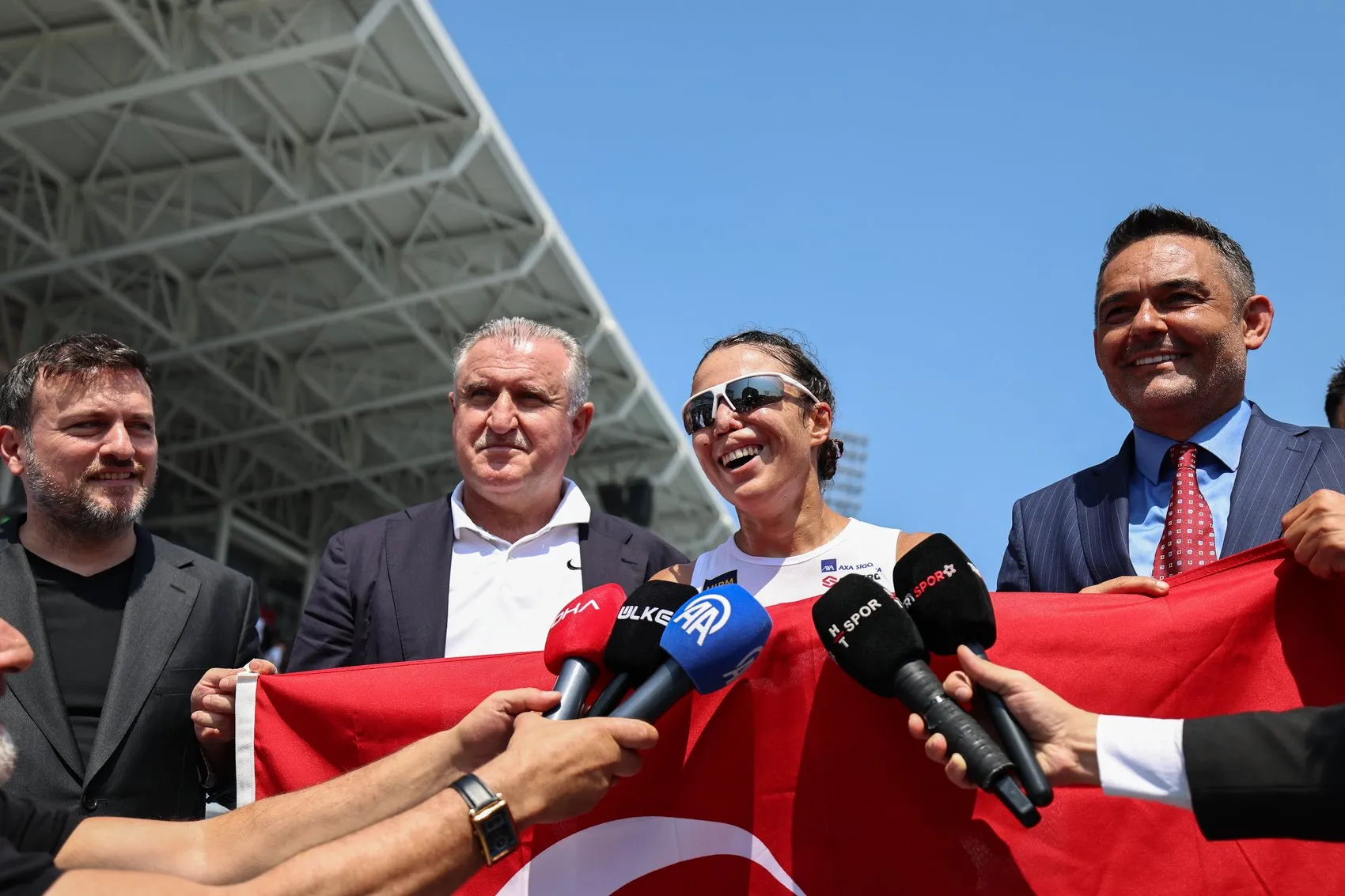 İlke Özyüksel Avrupa zirvesinde tarih yazdı