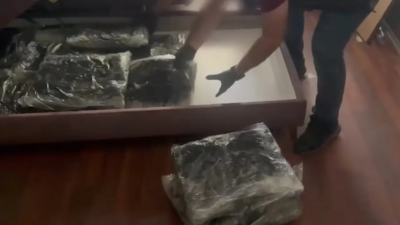 Ataşehirde taksiye yüklenen uyuşturucu rotası polis tarafından kesildi