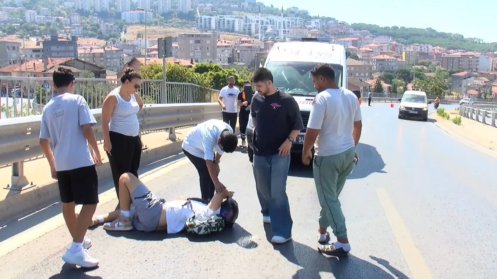 Maltepe’de motosiklet kazası trafiği kilitledi