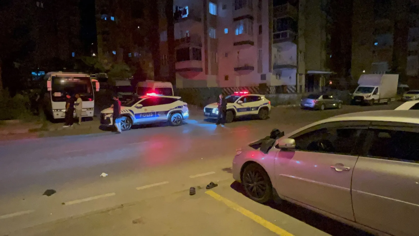 Gece yarısı düğün dönüşü baba-oğul birbirini bıçakladı