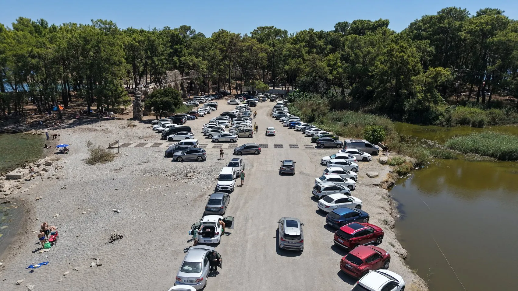 Antik Kentte Deniz Keyfi Phaselis Ziyaretçi Akınına Uğruyor