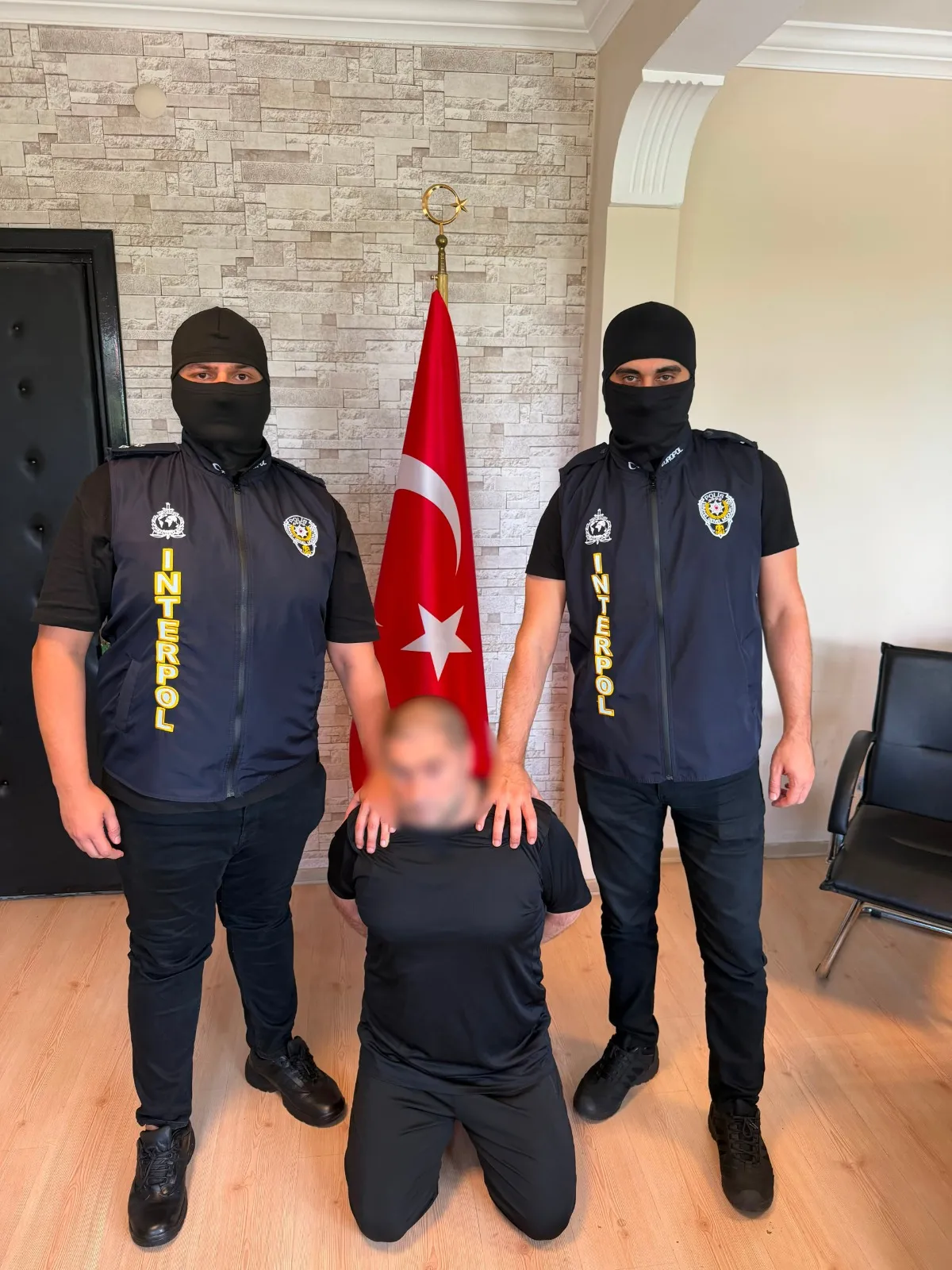 Gürcistan'da yakalanan suç örgütü liderleri Türkiye'ye getirildi