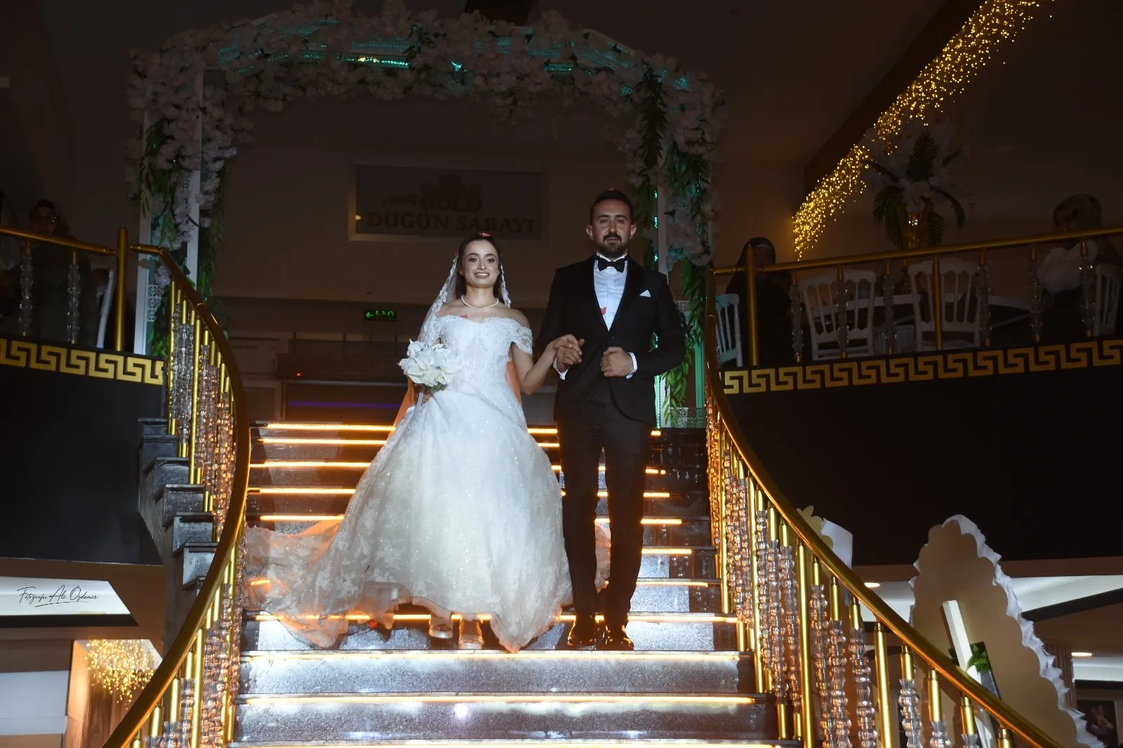 Nevşehirdeki düğünde damada hurda araba sürprizi