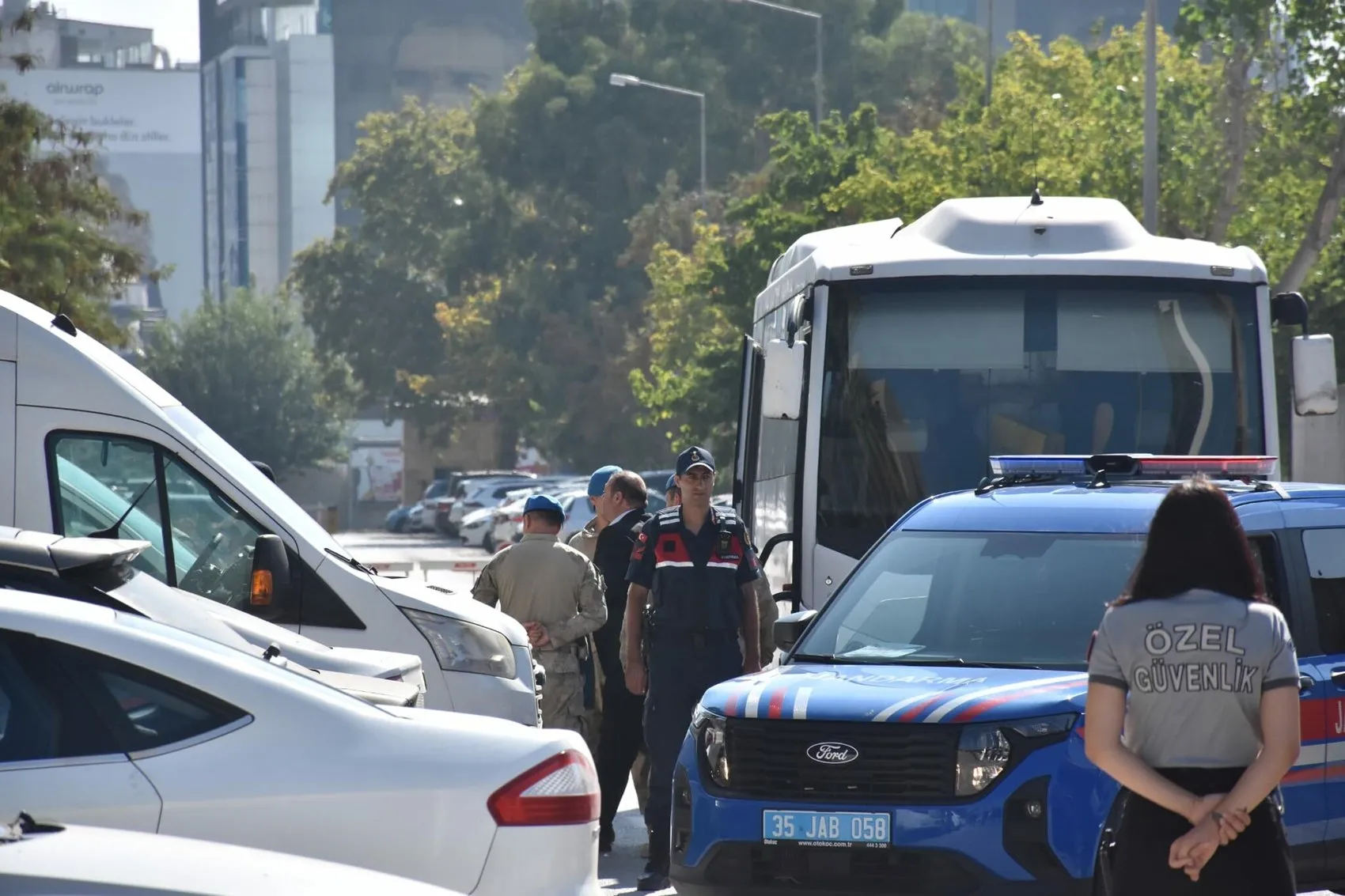 Menderes Belediye Başkanı İlkay Çiçek adliyeye sevk edildi