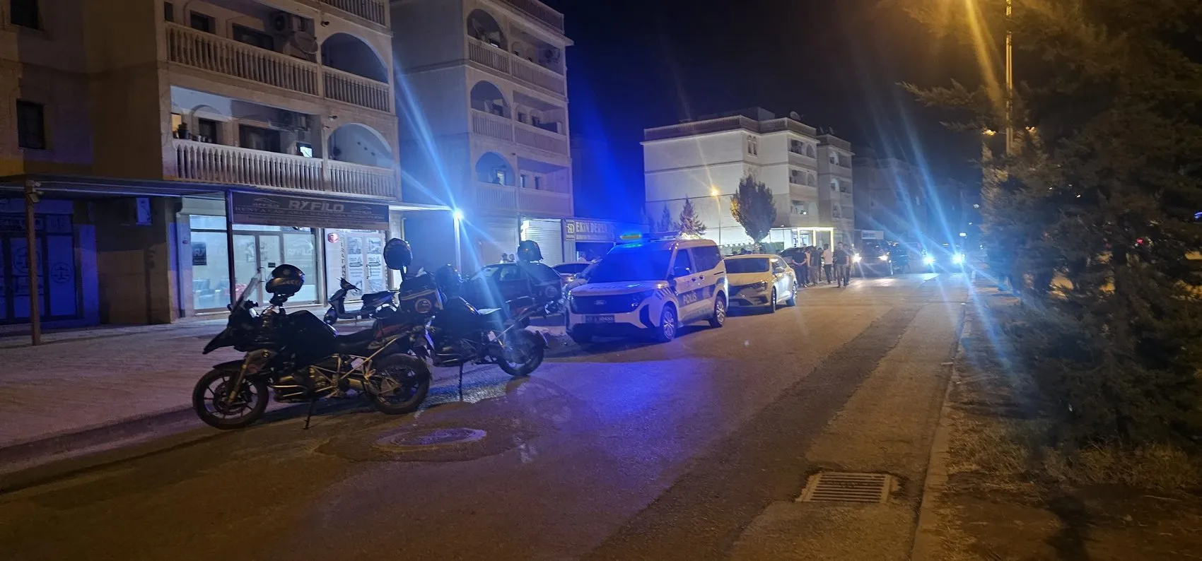 Motosikletli maskeli iki kişi Nusaybin'de dükkanı taradı