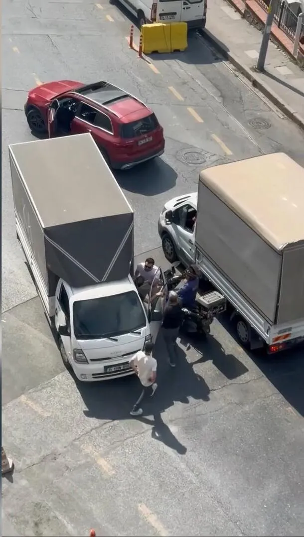 Kağıthane trafiğinde kavga eden iki sürücüye ağır fatura