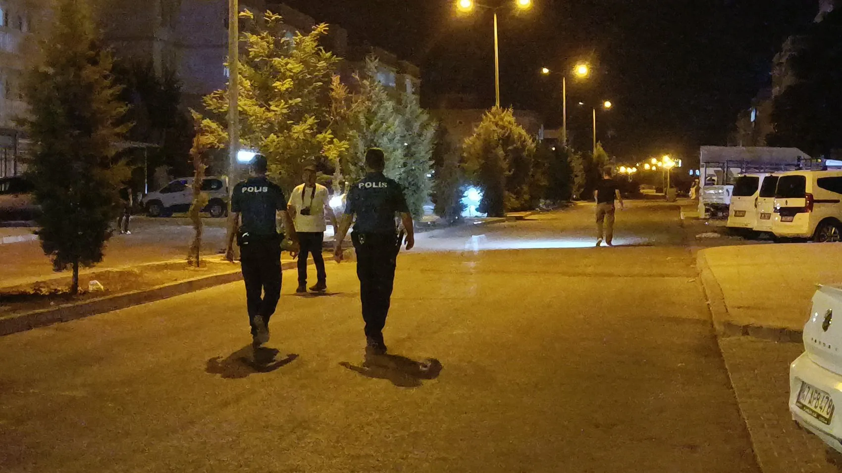 Motosikletli maskeli iki kişi Nusaybin'de dükkanı taradı