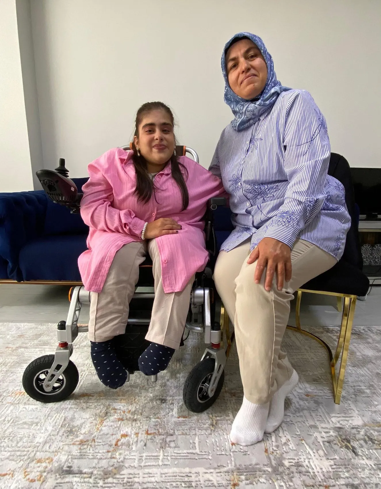 Doktorların yaşamaz dediği Ecenur 18 yaşında hayata tutundu