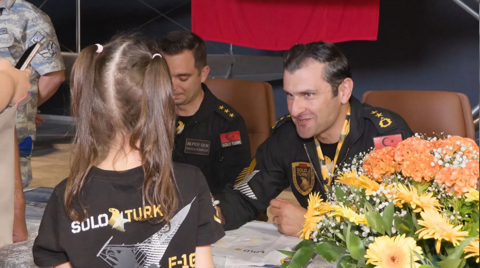 Gökyüzünün kahramanları Yeşilköy'de: Geleceğin pilotları SOLOTÜRK ile buluştu