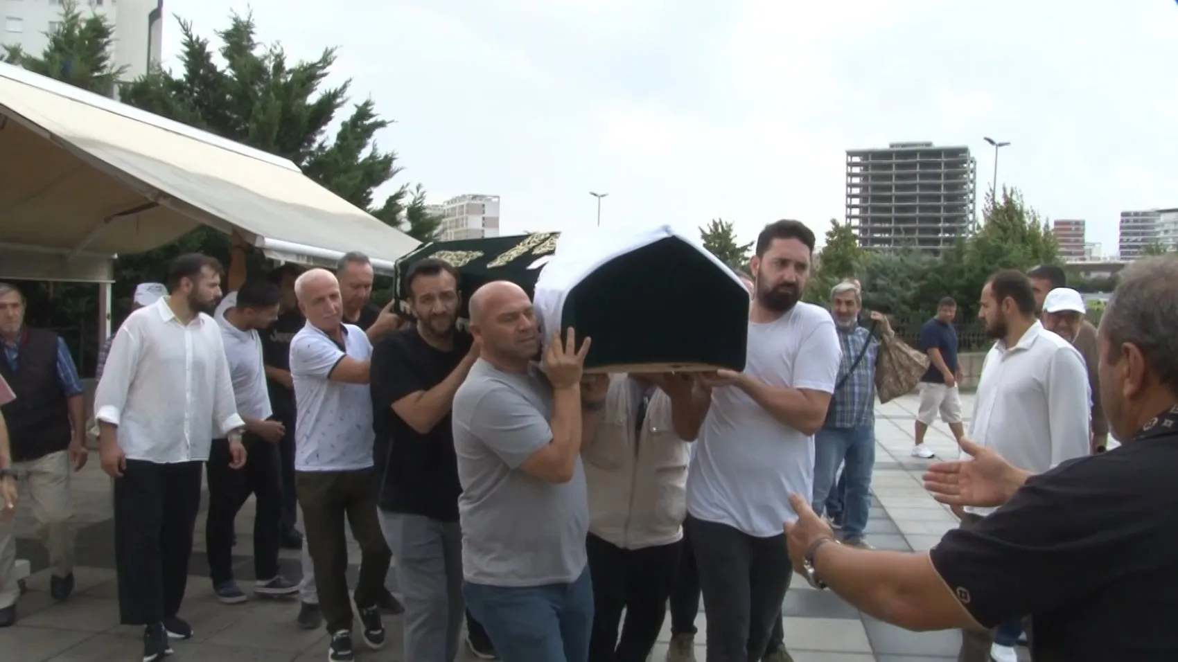 Zeytinburnu'nda feci kaza Hayatını kaybeden Mürvet Tolon son yolculuğuna uğurlandı
