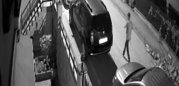 Gece 04.00'te skuterini çaldılar, kamera her anı kaydetti