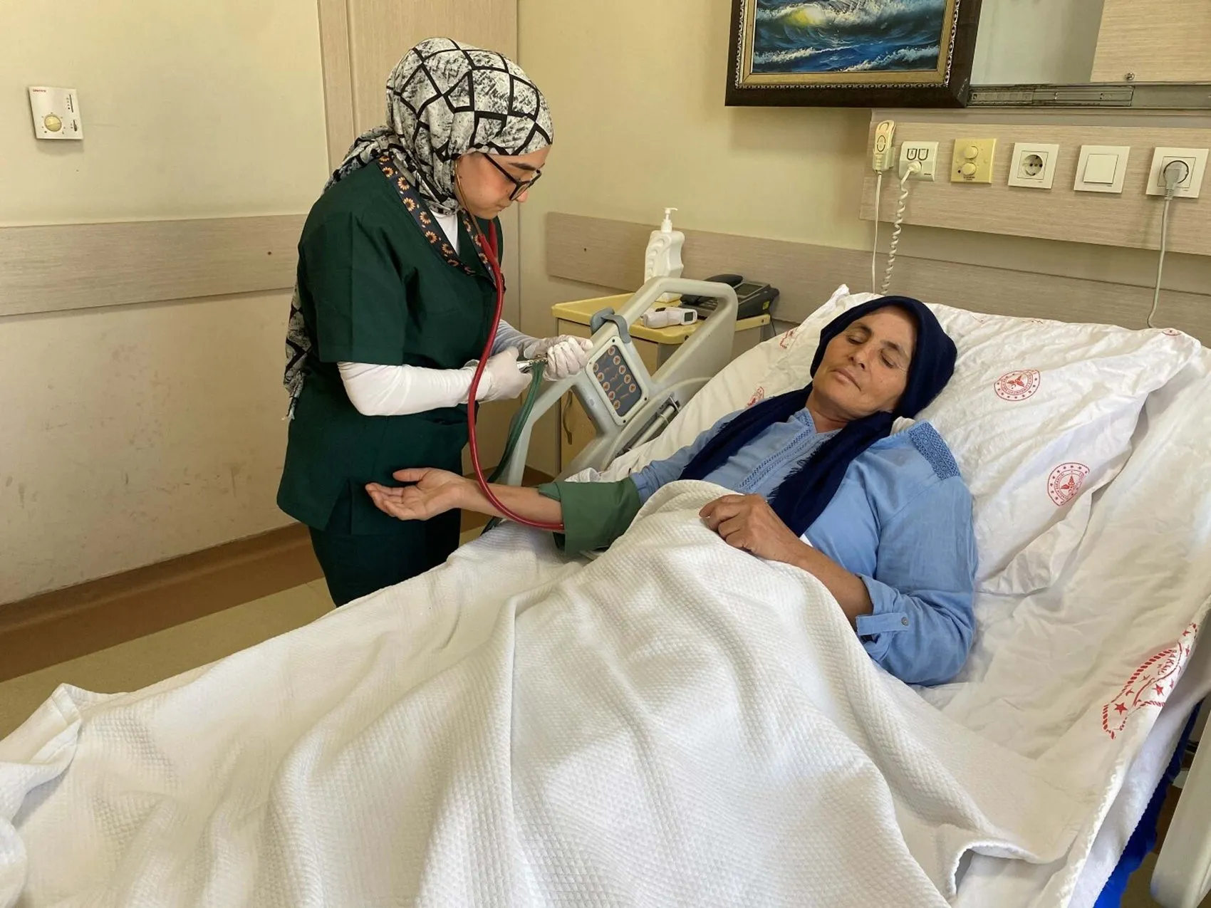 Sekiz ay karnında taşıdığı kemikle hayata tutundu