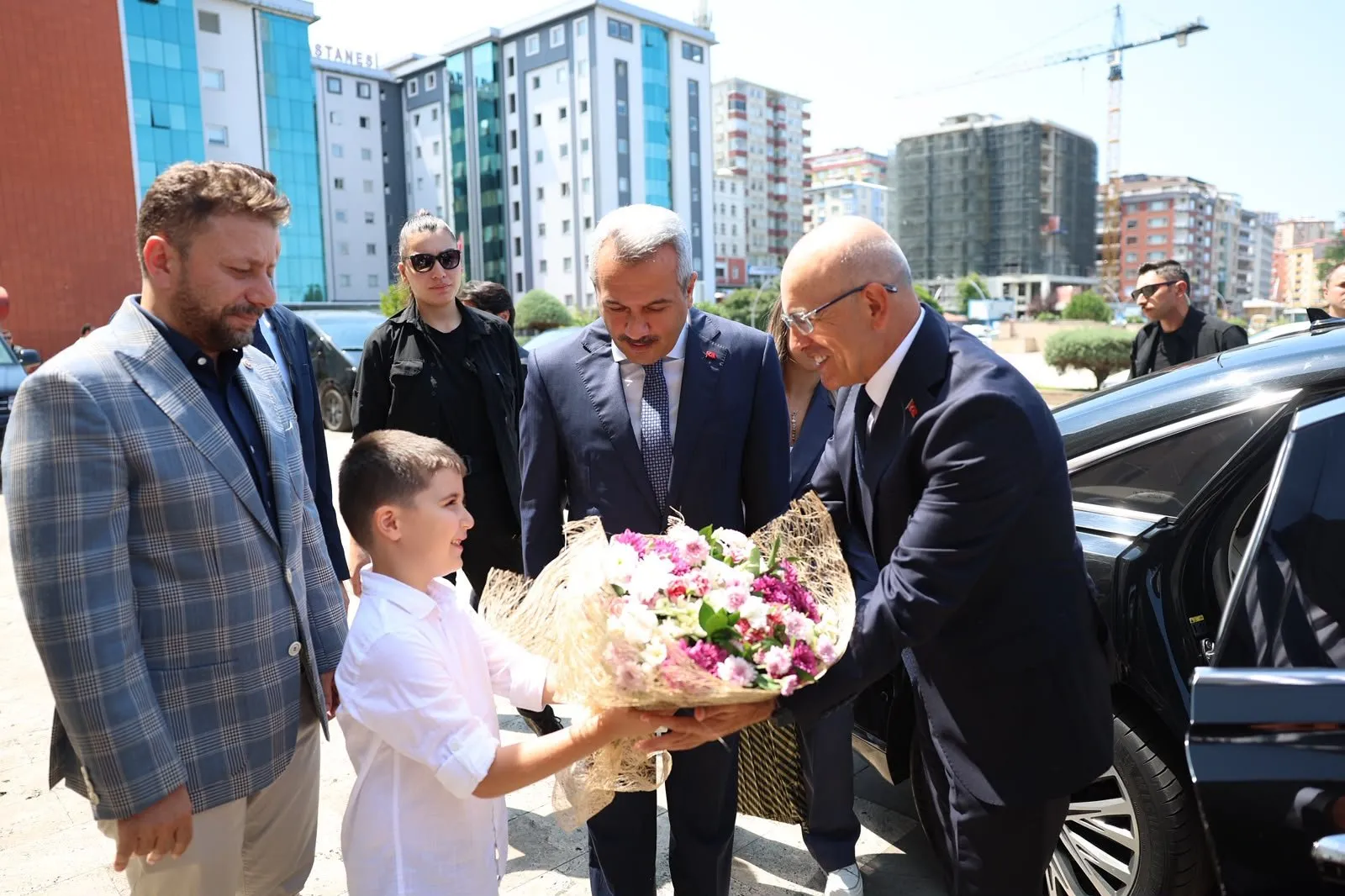 Mehmet Şimşek Rize’de iş dünyasıyla bir araya geldi