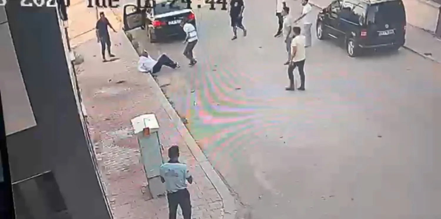Gaziantep'te milletvekiline bıçaklı saldırı anı kamerada