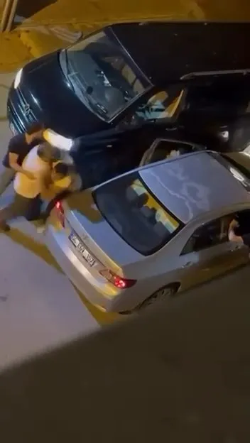 Çekmeköy trafiğinde yol verme kavgası kameraya yansıdı