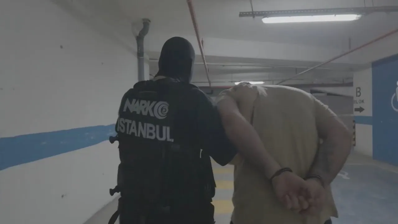 Kadıköy'deki evden 30 kilo sıvı metamfetamin çıktı