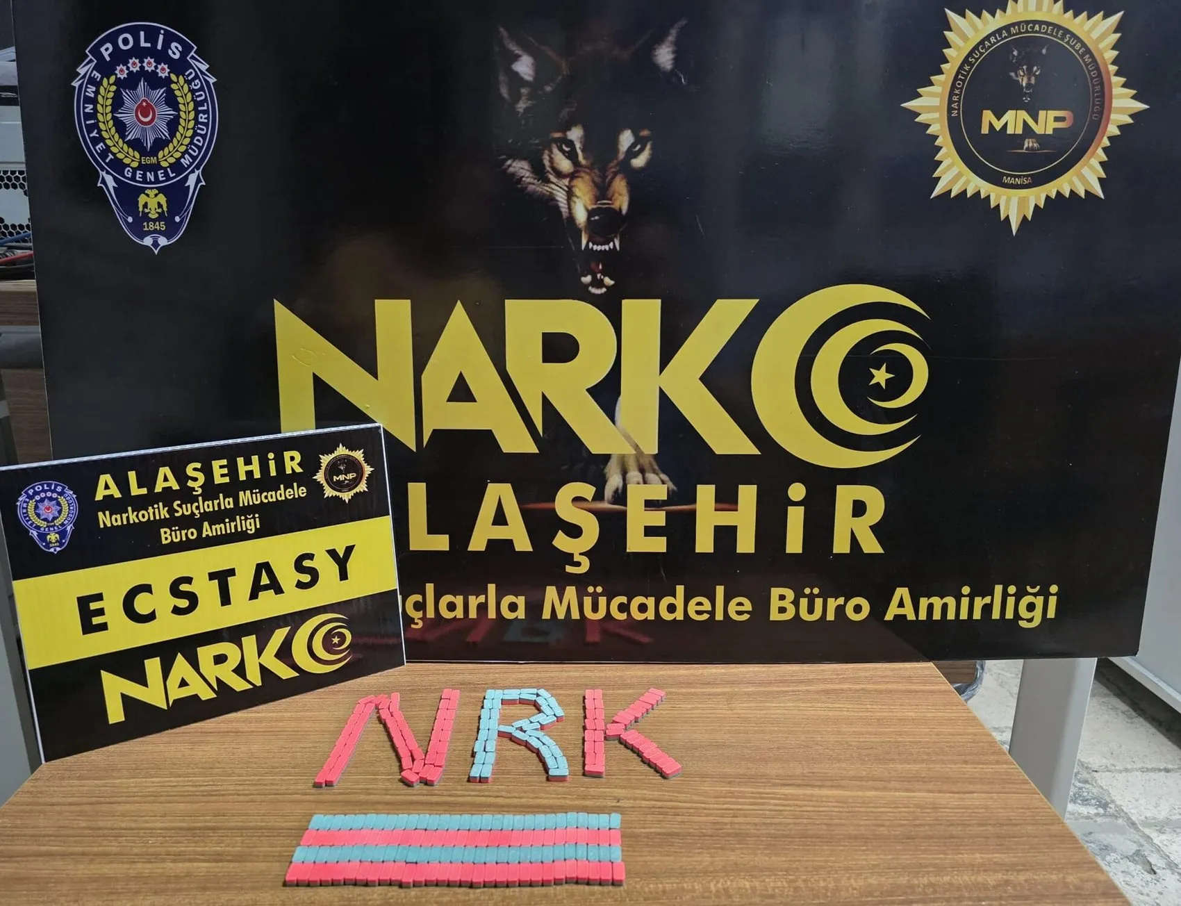 Alaşehir'de 21 adrese eş zamanlı uyuşturucu baskını