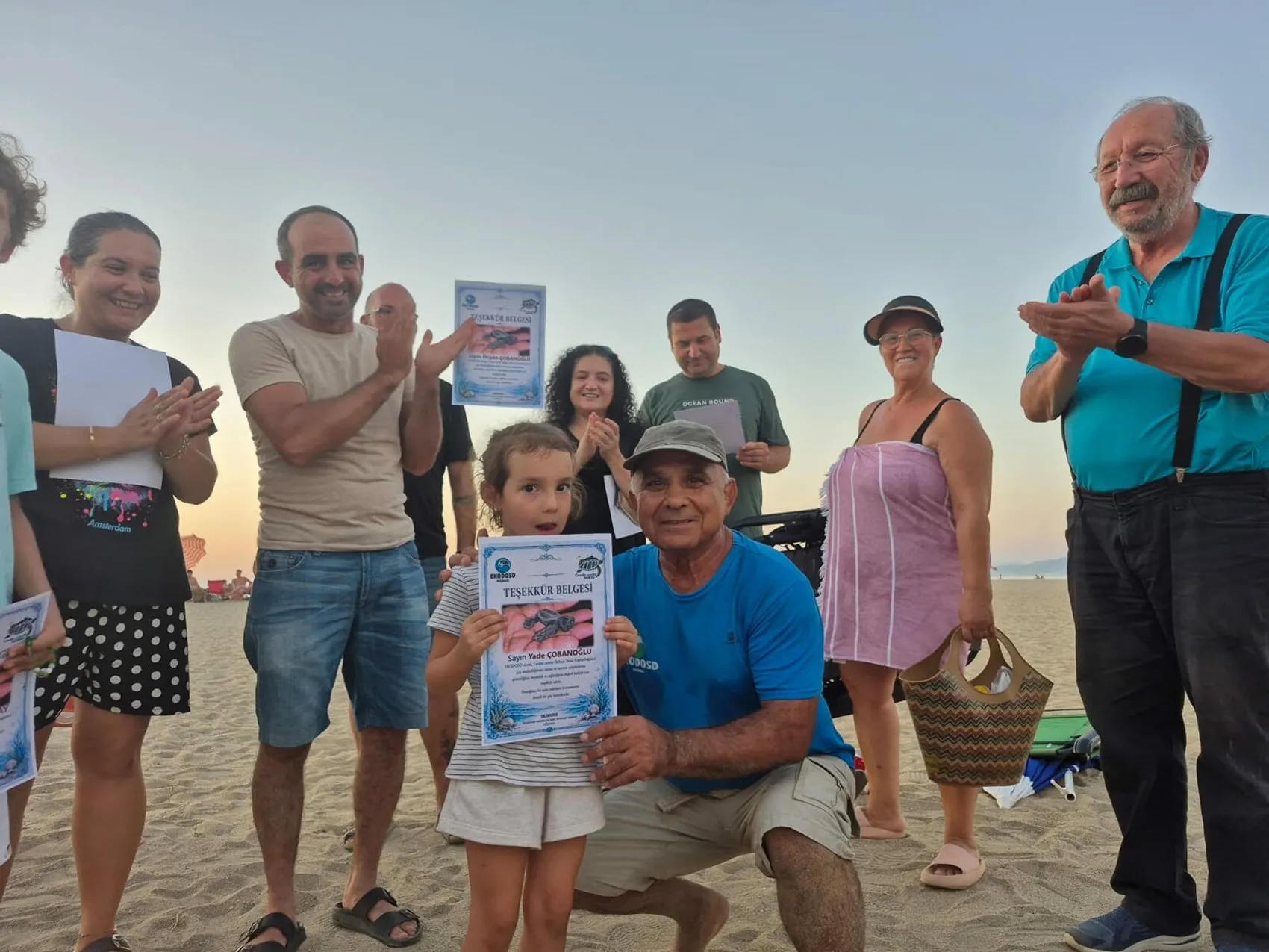 Caretta caretta yavruları 54 gün sonra Güzelçamlı'da denize kavuştu
