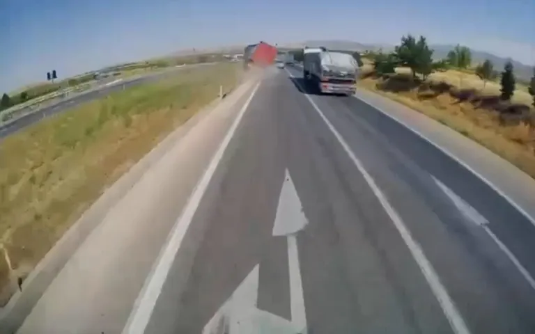 Konya’da TIR dehşeti kamerada