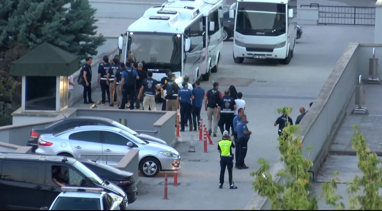 Etimesgut Belediyesine yolsuzluk operasyonu Başkan Beşikçioğlu tutuklandı