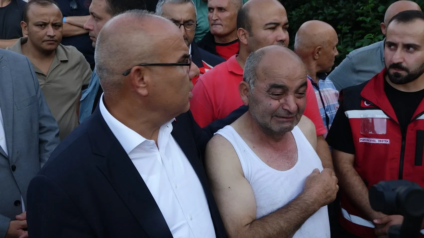 Giresun'da dere kenarında piknik yapan aile sele kapıldı
